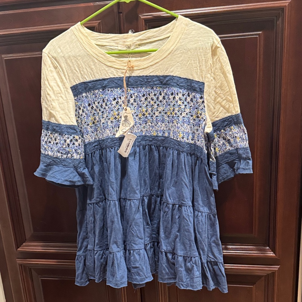 Easel Blue and Cream Lace Accent Blouse